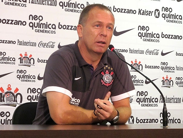 Mano Menezes est feliz com o Timo