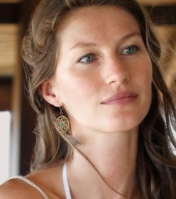 Pel tambm fez dedicatria em camiseta para o filho de Gisele