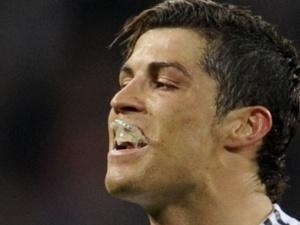 Equipamento utilizado pelo atacante portugus custa cerca de R$ 240 (100 euros) e  feito no Japo