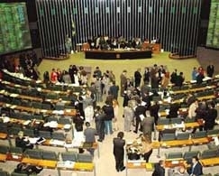 Deputados federais que vo disputar um novo mandato eleitoral se aproximam cada vez mias da base eleitoral 