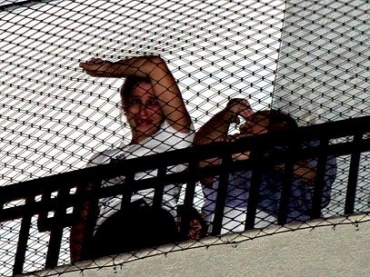 Ana Carolina Oliveira na varanda do prdio onde mora, aps anncio da sentena