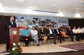 Governador Blairo Maggi e vice Silval Barbosa assinam autorização para licitação de obras nas escolas