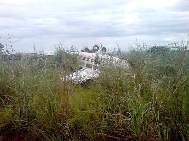 Monomotor caiu nas proximidades do aeroporto de Anpolis. Os dois tripulantes tiveram ferimentos leves