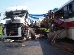 Falha humana causa maioria dos acidentes com caminh�es 