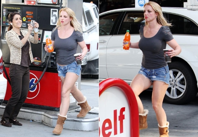 Britney Spears vira a atrao de um posto de gasolina