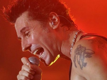 Roqueiro caiu de um palco de trs metros em outubro do ano passado