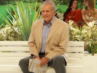 Carlos Alberto de Nbrega reclama de Silvio Santos por causa do horrio de A Praa  Nossa 