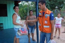Defesa Civil do Estado atende fam�lias atingidas pela enchente em Barra do Bugres 
