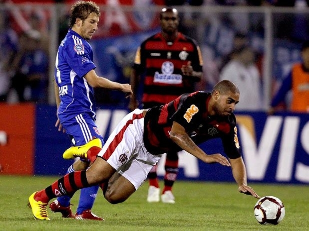 Adriano tem atuao apagada no Chile