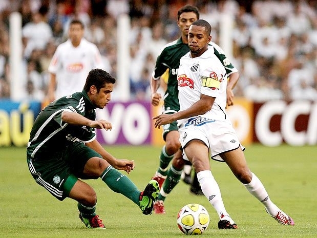 Robinho se machucou durante a derrota para o Palmeiras, por 4 a 3, pelo Campeonato Paulista