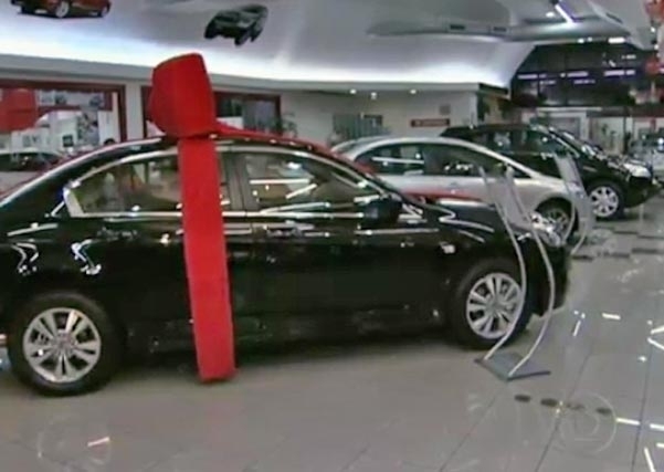 Lojas de Cuiab esto fazendo feires e promoes para chamar a ateno do consumidor