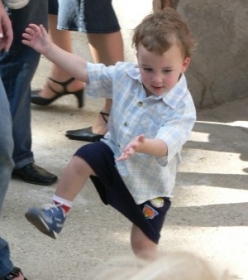 Pesquisador diz que beb sorri mais quando consegue sincronizar batida musical e movimentos