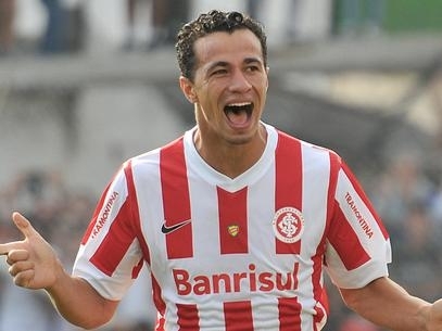 Atacante ainda pode sair do clube colorado antes do fim da janela