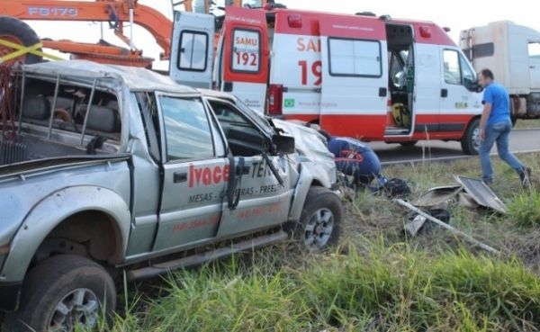 Caminhonete capotou a cerca de 30 quilmetros de Primavera do Leste