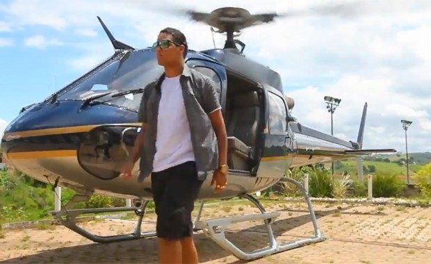 MC Daleste no clipe de 