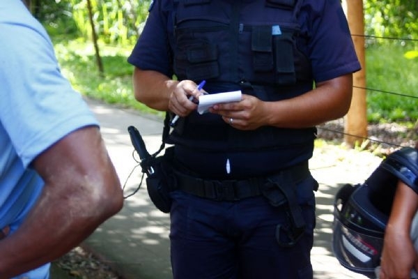 Polcia prende rapazes armados com revlver no Parque de Exposies