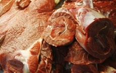 Por se tratar de produtos perecveis, a carga est armazenada na cmara fria da prpria unidade de abate