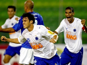Kleber repetiu sua estreia pelo Cruzeiro: dois gols e expuls�o