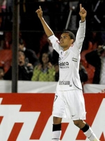 Dentinho diz ter feito o gol mais bonito de sua carreira