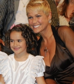 Maisinha e Xuxa juntas no primeiro programa de Hebe aps cirurgia