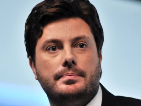 Danilo Gentili foi deselegante com Hebe no dia do aniversrio de 81 anos dela