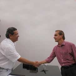 A indefini��o entre Wilson Santos e Jayme Campos dura at� o fim desta semana, com o resultado das pesquisas