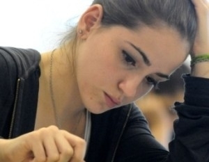 Mulheres passam mais tempo na escola do que os homens