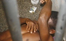 O gari Jeferson da Silva foi preso em flagrante. Ele bateu na vtima com uma tbua de carne 