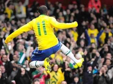 Robinho teve boa atua��o em sua volta � Inglaterra