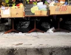 Pela manh, as chuvas fizeram os consumidores sarem de cena, mesmo com salrios quitados pelo Estado e Vrzea Grande