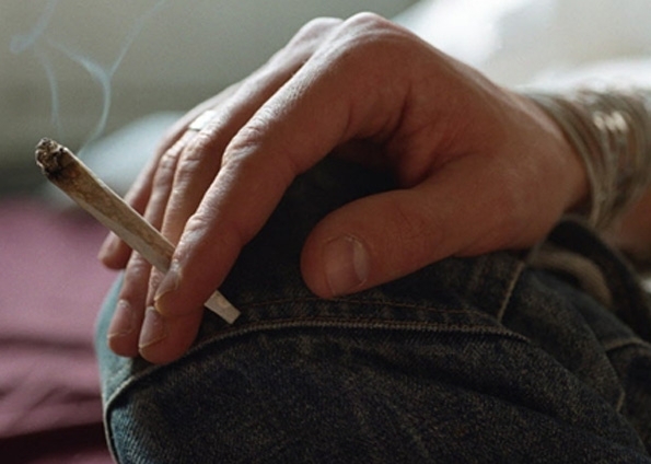 Estudo acompanhou mais de 3.801 homens e mulheres nascodos entre 1981 e 1984. Quase a metade  fez uso de maconha.