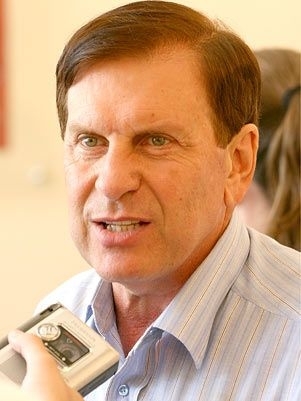 Em imagem de arquivo, Eliseu Santos concede entrevista em Porto Alegre