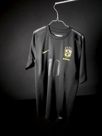 Todas as pe�as do novo vestu�rio de viagem s�o da cor preta