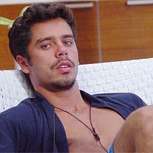 O ex-BBB Rogrio Dragone defende Dourado  