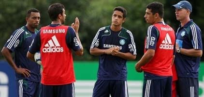 Para evitar leses, Zago poupa jogadores na partida de volta