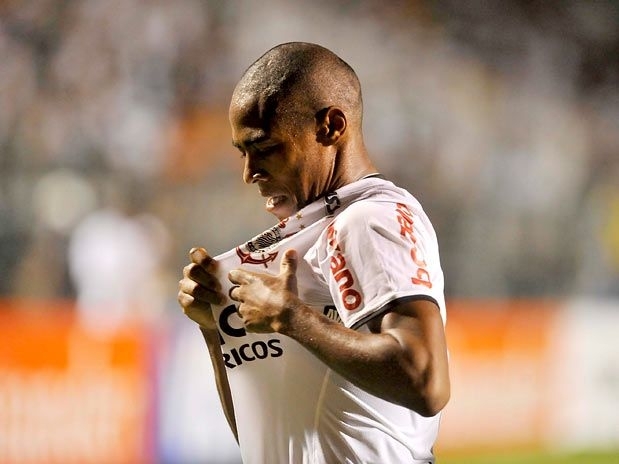 Elias brilhou e impediu vexame corintiano no Pacaembu