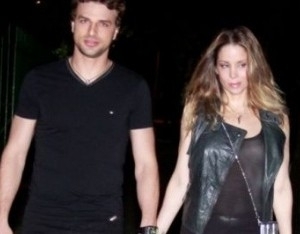 Danielle Winits, que vai estrear a pea Hairspray em So Paulo, tem ficado por aqui para ensaiar