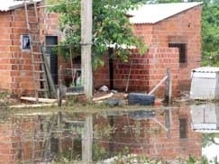 J o total de desabrigados chega a cerca de 400 pessoas 