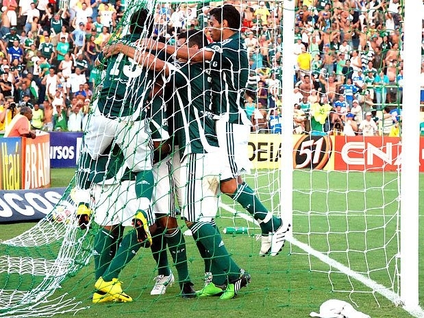 Palmeiras comemora triunfo na primeira partida sob comando de Antnio Carlos
