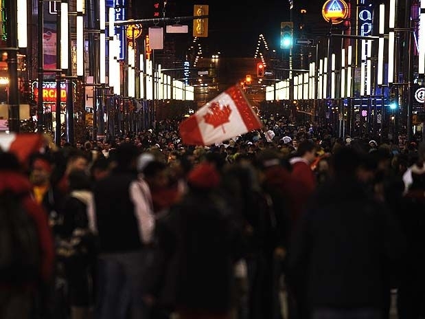 Centro de Vancouver tem ficado bastante cheio  noite