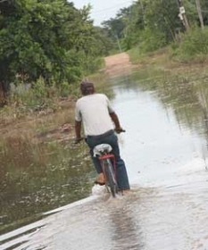 Moradores de bairros atingidos da Capital receberam, no abrigo, assistncia da Vigilncia para prevenir doenas