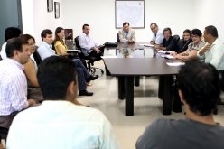 Conselheiro Waldir Teis, em reunio com gestores de rgos