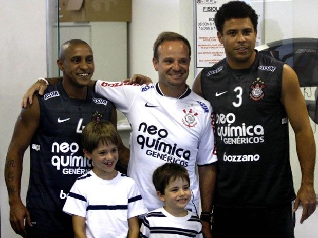 Roberto Carlos cr que ele e Ronaldo tero que se esforar muito se quiserem ir  Copa