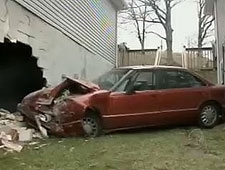 Adolescentes roubam ve�culo dos pais e causam acidente nos EUA