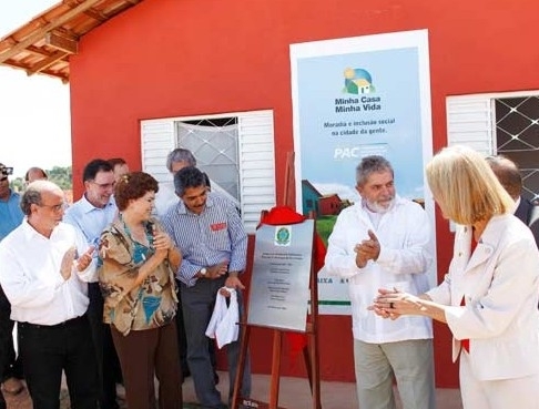 Presidente Lula durante visita a Vila Palmeiras, obra do PAC Saneamento e Habita��o, em Governador Valadares
