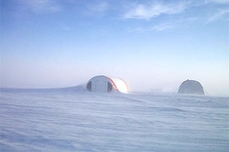 cientistas: Cume de Law Dome, na parte leste da Antártida; nevascas na região e seca do sul da Austrália têm ligação