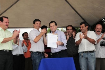 Vice-governador Silval Barbosa faz entrega de maquin�rios para prefeituras de Porto Estrela