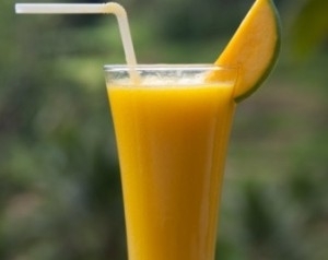 Bebida pode ser feita o ano todo: pssegos podem ser em calda, mesmo.