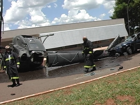 Calor e a falta de vento na hora do pouso fizeram helicptero perder a estabilidade, segundo os militares.