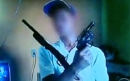 Polícia acha fotos na web de menores que mostram armas e produtos de roubos